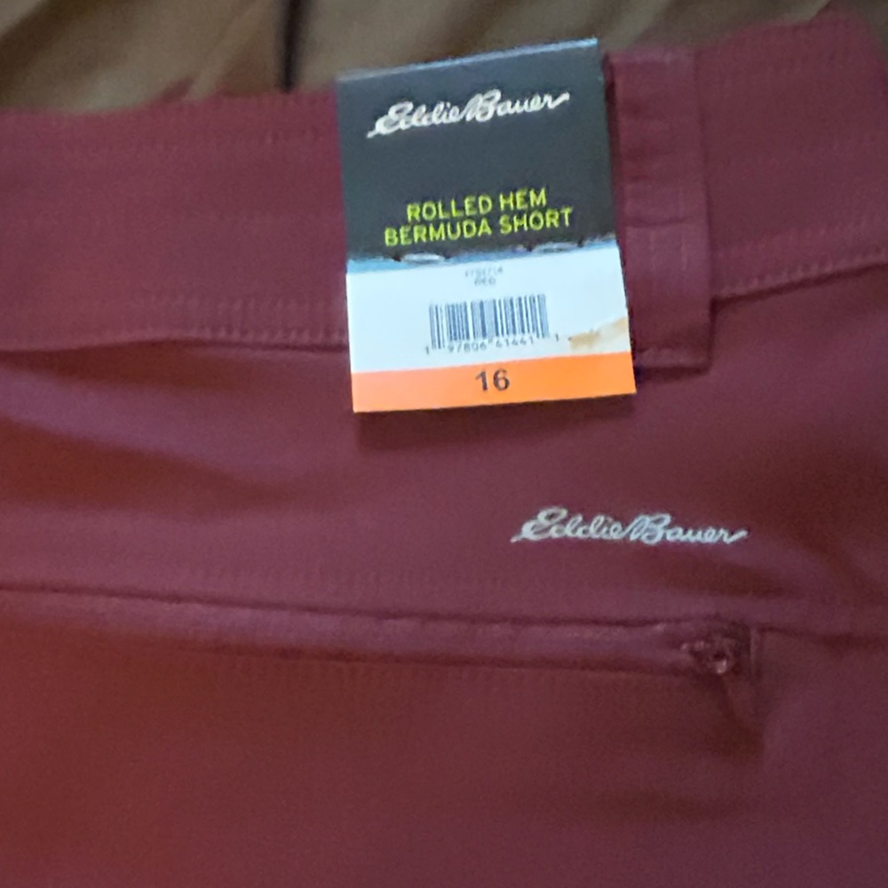 Eddie Bauer Ladies' Cargo Shorts Red Size 16 Lightweight pocket With Zipper. NWT - Picture 7 of 9